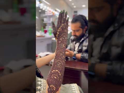 Bridal mehndi signature design ✨🥰 #hassanmehndiparlour #henna #mehndidesign #hennaart #mehandi