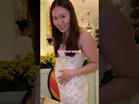 GF has a food baby🤰 #couple #couplegoals #couplecomedy #girlfriend #funny #relatable #boyfriend
