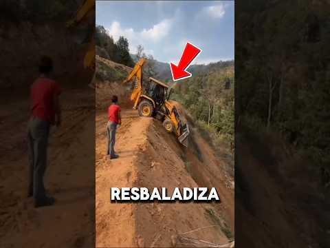 This is how you go down a slope like a PRO! 😱 #Excavators #ExtremeChallenge #ExpertHandling #Beas...