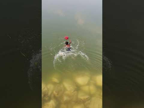 गांव में गंगा नदी के किनारे पानी में लाल कलर की पोटली तैरती हुई आई#narora #bairaj #vlog #shorts