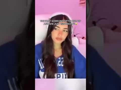 Imagine getting free VIP in Dress to impress