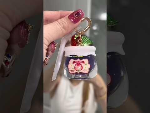 Something is wrong 😳 #makeup #lipgloss #beauty #shorts