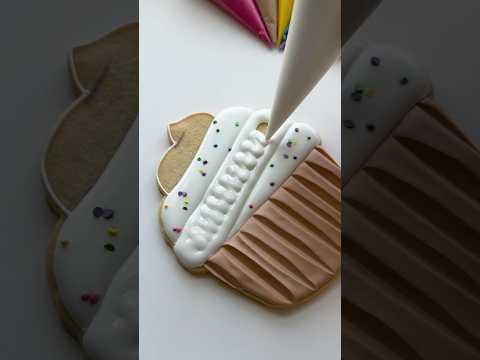 Cupcake cookie🧁 recipes and supplies linked in my bio #cookiedecorating #oddlsatisfying #asmr