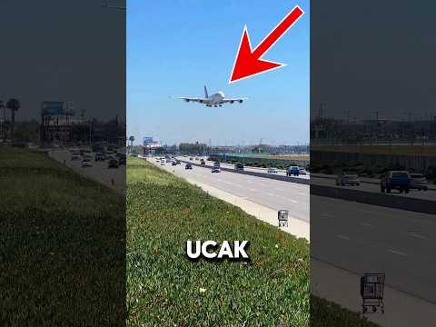 Bu UÇAK Şehir Merkezine İNİYOR! 😱😰