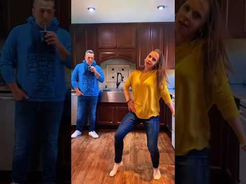 Here i thought he didnt know the dance 😂