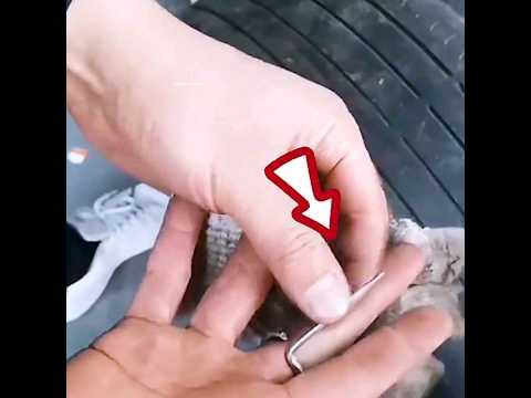 पंक्चर लगाने वालों से सावधान 😱-ID03421