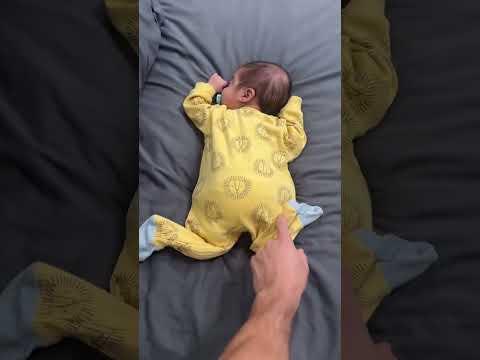Bebezinho na ropona little baby big clothes 😂😂 - #Casal #pedidodecasamento #gravida #gravidez #grav