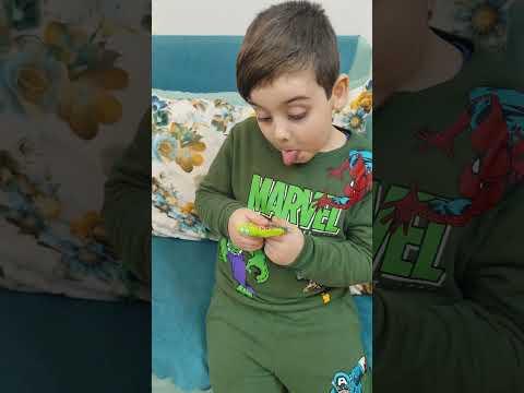 دينيز بياخد كلشي من زكزوك😱 بابا حاول يحل المشكلة بسرعة 🤭