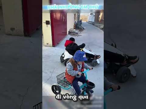 Phải nhường em chứ