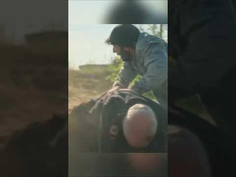 ПРЕСТУПНИК ПОМОГ ВЫБРАТЬСЯ ИЗ МАШИНЫ #shorts #kino #фильм #кино #fyp #serial #рекомендации