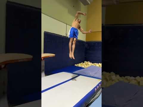 Fiz uma tripla piruetas!😎🙅🏽‍♂️#shorts
