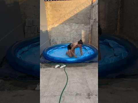O calor chegou é hora de arrumar a piscininha 💦🤣 #tetraplegico #calor #piscina #piscinas