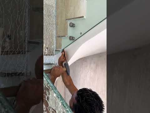 கண்ணாடிய உடைப்பதுதான் அவன் வேலை👷🏻🪟 #shorts #tamilshorts