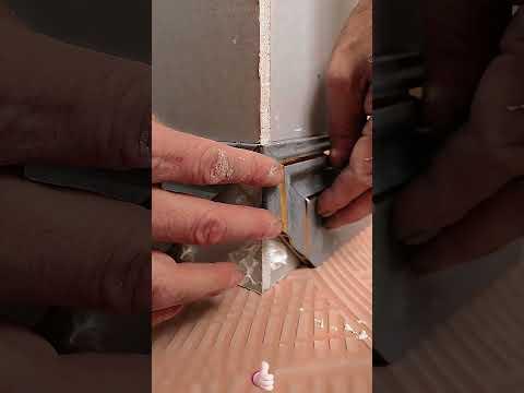 Pattern splicing process for corner skirting boards