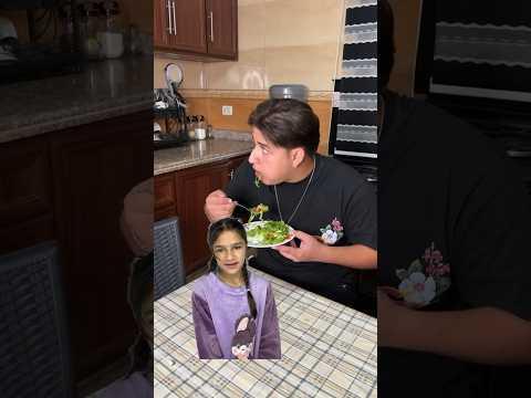 ‏اقرف طريقة لفم السلطة:🤮🤢