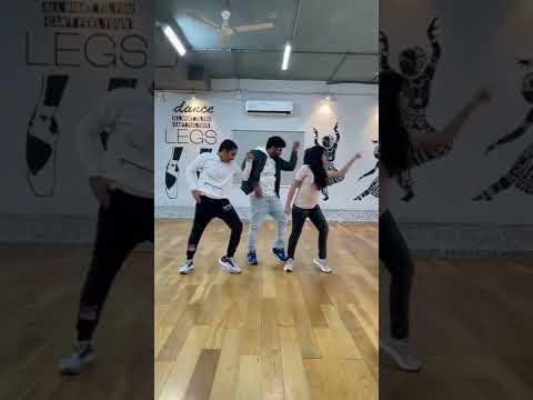 Grooving to this evergreen track with my kids ❤️💃 #kalaavathi