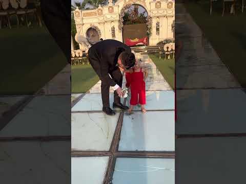 أجري وراها الفرح كله بالجزمه عشان تلبسها أعملها ايه دي 🤣♥️