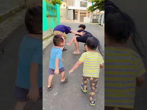 Di kejar gorila dan hantu topeng