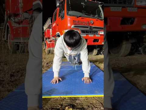 消防士さんの筋トレをマウンテンソーセージ号の前でしたよ！
