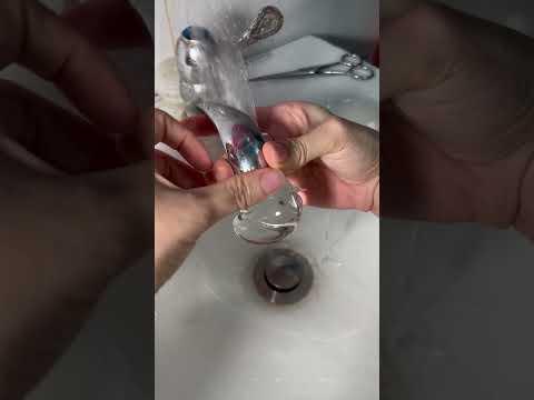 Thử thách làm BONG BÓNG NƯỚC bằng băng keo dán tường và cái kết ngập nhà | Momo Review | #Shorts