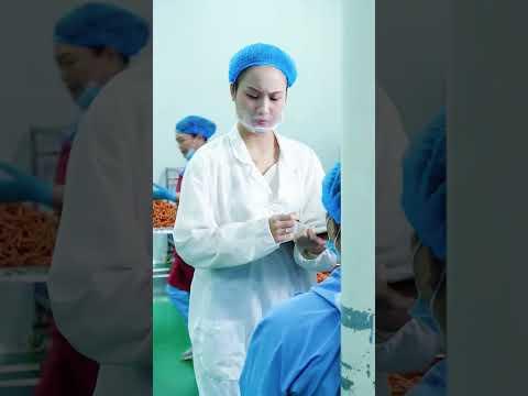 小乖乖偷吃辣条 被主管发现 利用厂长坑了主管