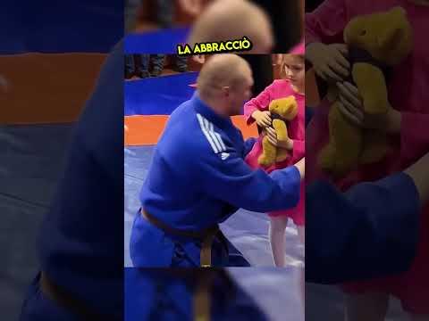 L'eroica impresa di una bambina in un torneo di karate! 🥋🐻