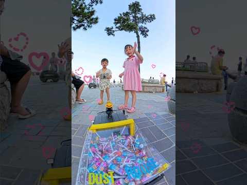 해수욕장에서 사탕 선물하기🌊🤍