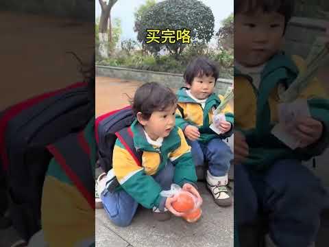 Dad took a call and the orange was sold by two babies. This dad is too unreliable. Twins. Dad ha