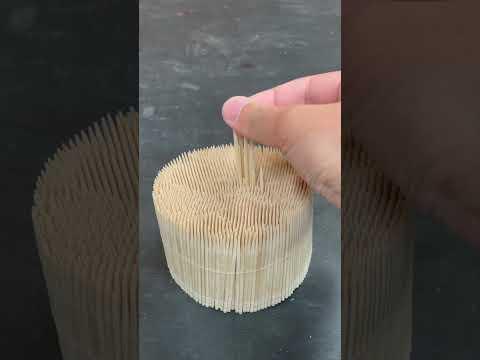 つまようじを限界までヘアゴムへ