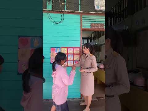 การทักทายที่แปลกประหลาดจากนักเรียน😂😂 เซอร์ไพรส์ครูทุกชั่วโมงเรียนจริงๆ #ครูเดือน