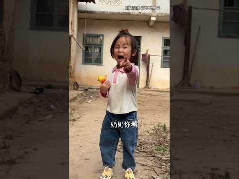 RUN FAST! The Christmas Monster is CHASING YOU! 🎄😱 DON’T Get Caught! 👀🎁