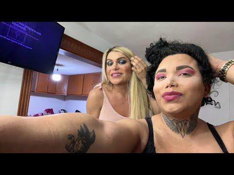 En Casa de Wendy para ir a Gloria Trevi maquillándonos