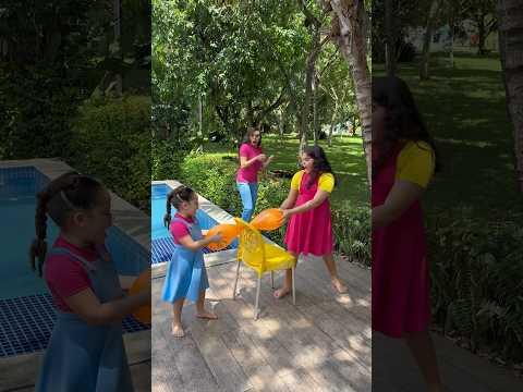 Mom helps daughter 😰😱😵🤣 #funny #funnymoments #mood #comedy #color #nature #like #shorts