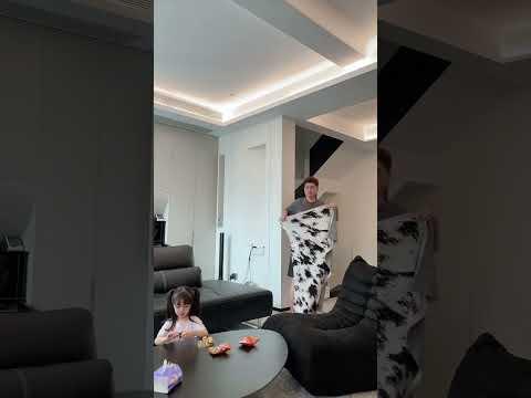 姐姐竟然想甩开我偷偷出去玩？哼，告诉她，绝对不可能！#粘人精妹妹#血脉压制#姐妹情#萌娃