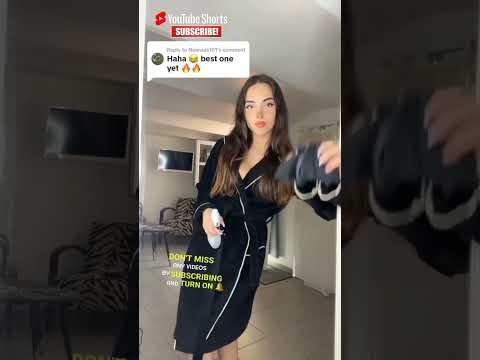 wipe it down 💦🖤 #mirror #blonde #usa #usatoday