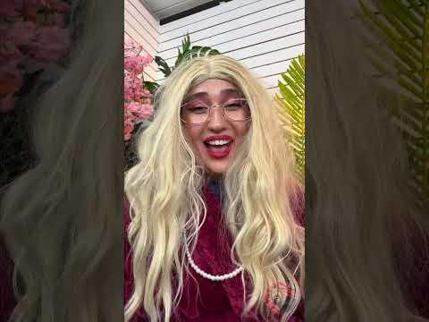 أمي تعلمني كيف أضع المكياج 😅🤭