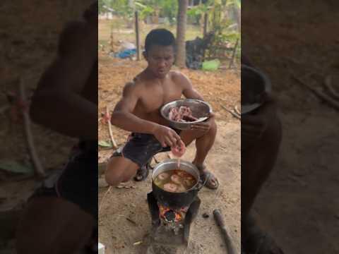 ภูมิใจเสนอ😳 ต้มปลาคอ😁 #Shorts | Buakaw Banchamek