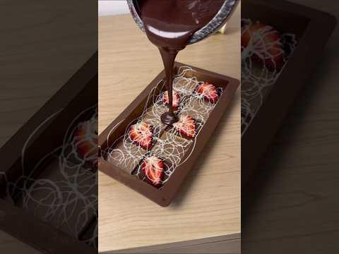شوكولا بحشوة غزل البنات ؟؟😍 #dessertbar #chocolatebar #dubai_chocolate #filling #recipe شوكولا دبي