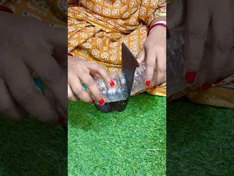 প্লাস্টিকের জলের বোতল বঁটিতে কাটলে কি হয় 😀#shorts #reels