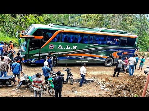 Bus ALS Ditarik 2 Truck Sekaligus || Tak Sanggup Melewati Tanjakan Batu Jomba