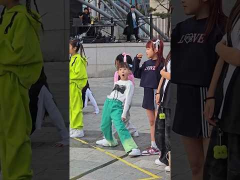 이거가능? 눈과 입이 동글?? 깜놀 킬디스러브야?🎵 #춤추는윤지 #killthislove #kpop #블랙핑크 #댄스 #쇼츠 #챌린지 #춤추는곰돌 #이거가능 #춤추는곰돌의랜덤댄스