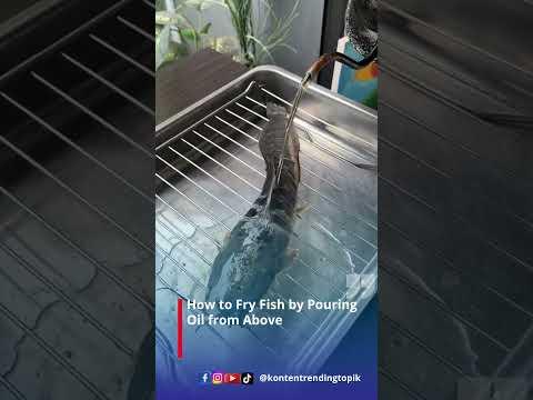 How to Fry Fish by Pouring Oil from Above