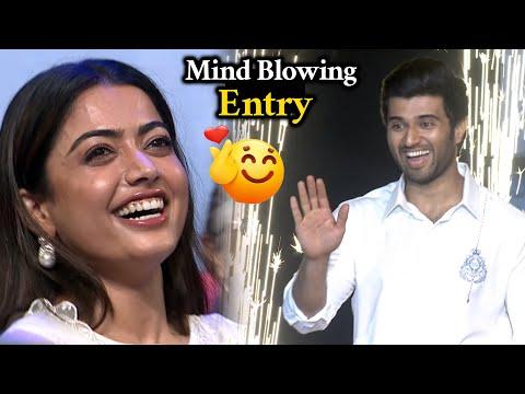 Vijay Deverakonda Mind Blowing Entry @ Sita Ramam Swaralu Event | TFPC